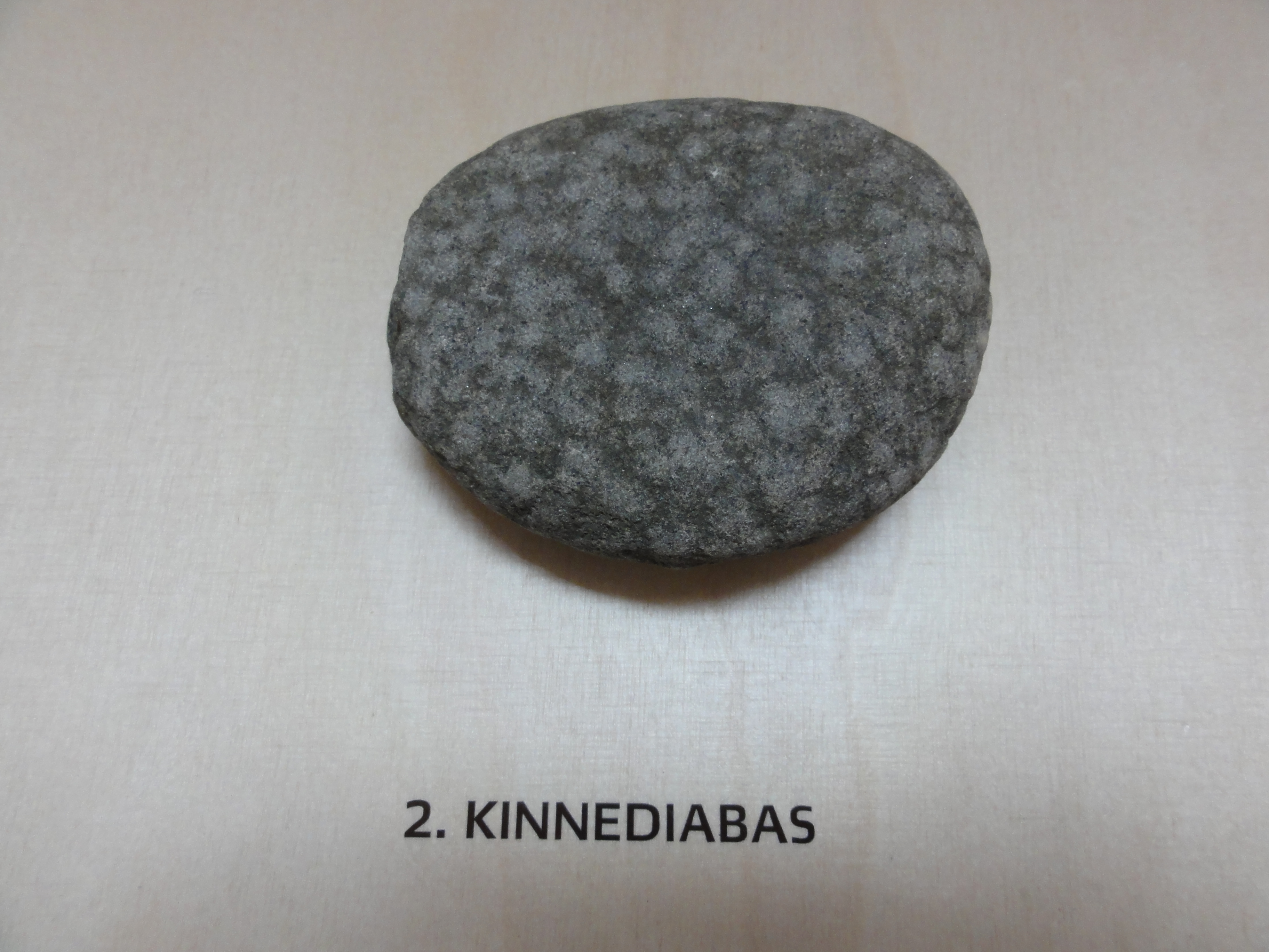 2. Kinnediabas
