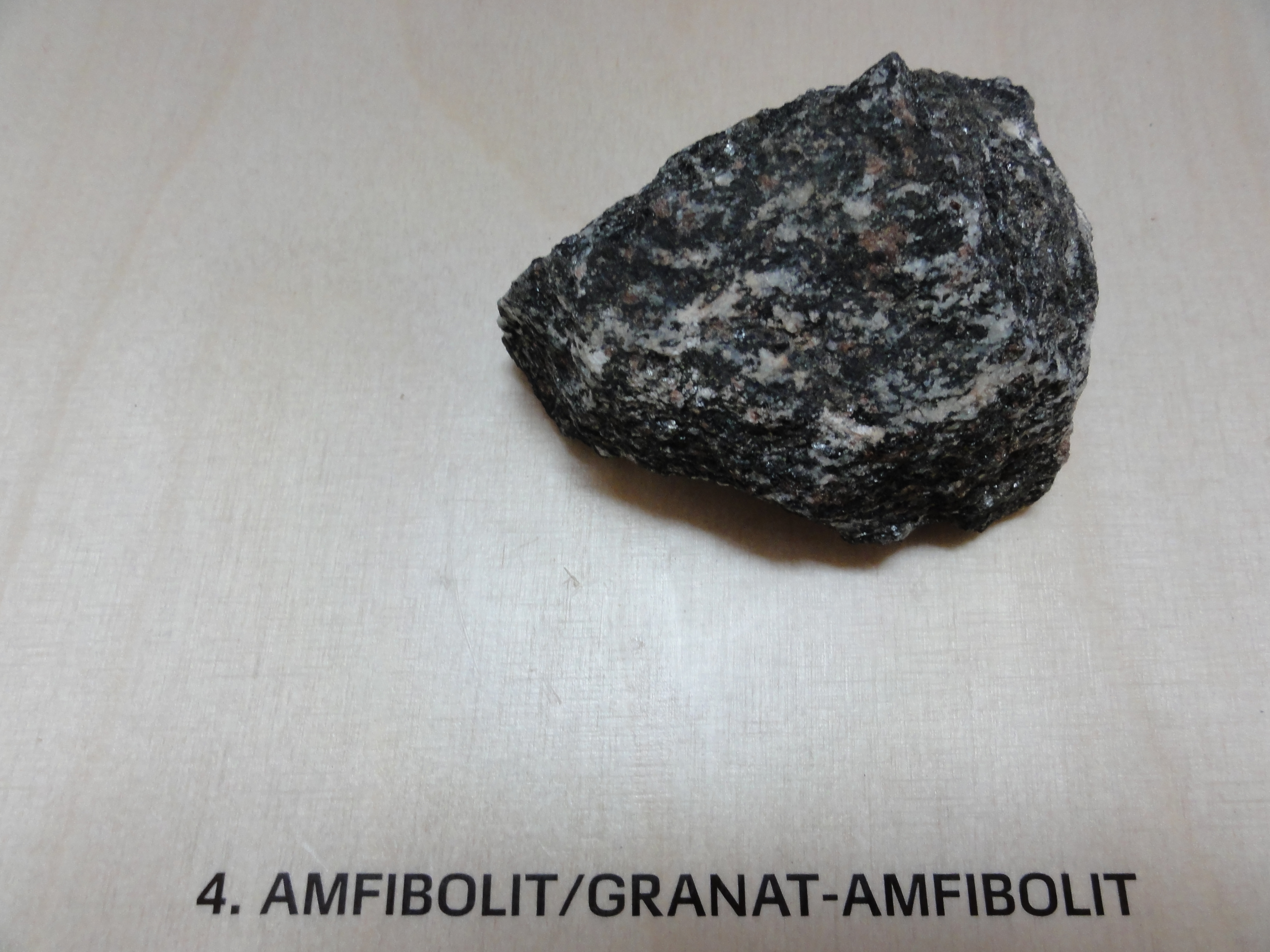 4. Amfibolit Granat-amfibolit